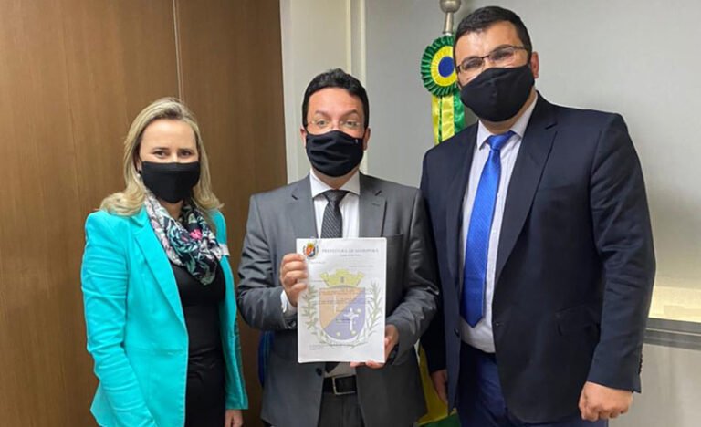 Em Brasília, Aladim faz pedidos de creche e ônibus escolar