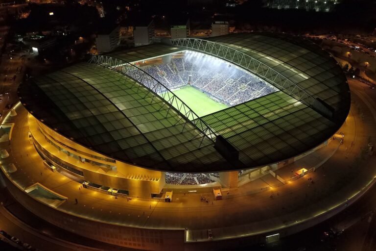 Decisão da Champions será em Portugal, com presença de público