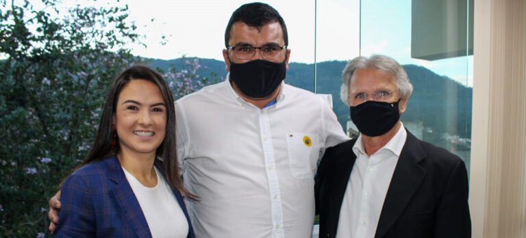 Prefeito recebe deputados que informam recursos de emendas de mais de R$ 1 mi
