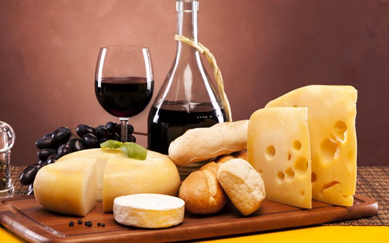 Queijo e vinho: harmonia perfeita para noites frias