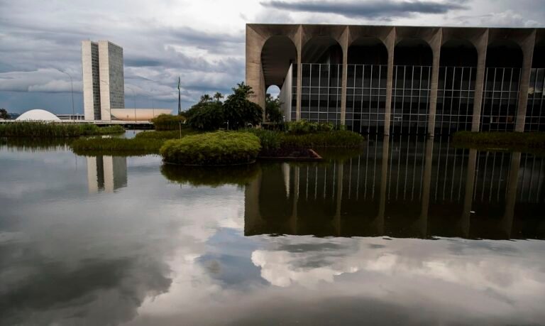Brasil adere a projeto que liga América do Sul e Ásia por fibra óptica