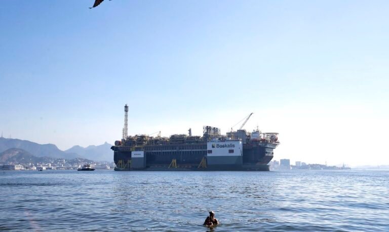 Produção de petróleo na Bacia de Santos ultrapassa 70% do total nacional