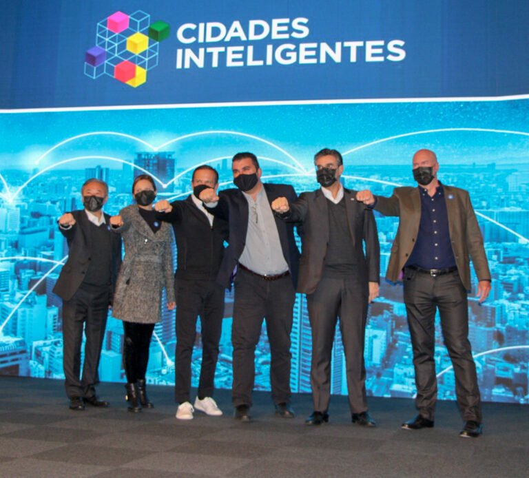 Prefeito inscreve a cidade no programa “Cidades Inteligentes”