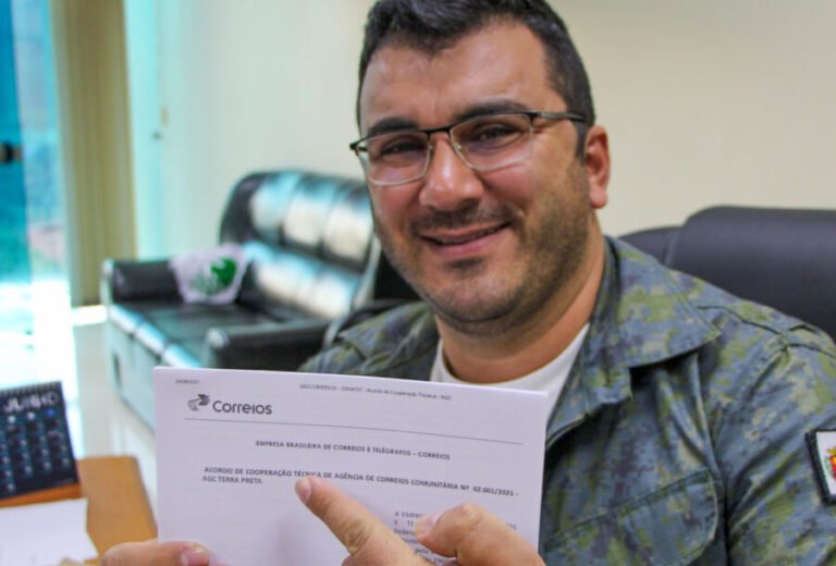 Prefeito assina convênio e agência dos Correios volta a funcionar em Terra Preta