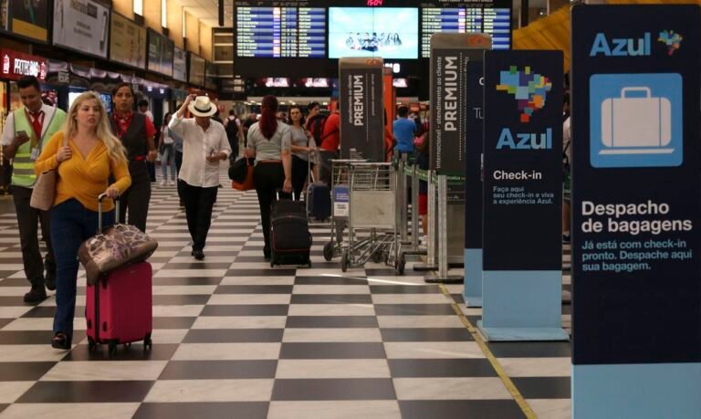 Governo restringe entrada de estrangeiros no país