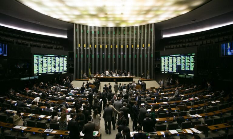 LDO de 2022 prevê aumento do fundo eleitoral para quase R$ 6 bilhões