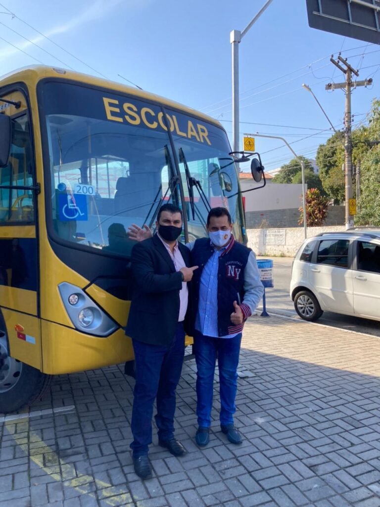 Estado entrega ônibus escolar para a frota municipal