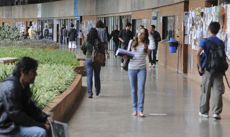 Vacinação deverá impulsionar matrículas no ensino superior, diz estudo