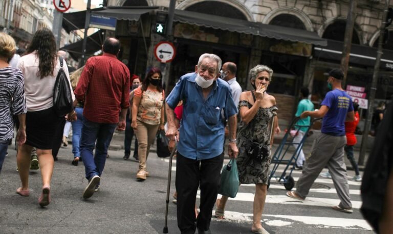 Brasil chega a 213,3 milhões de pessoas em 2021