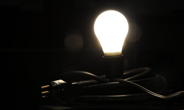 Setembro começa com conta de luz bem mais cara