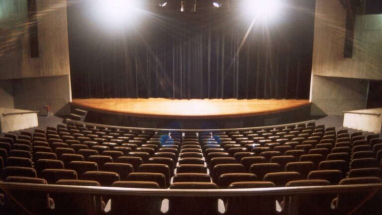 Sesc SP reabre teatros a partir do dia 15 com presença de público