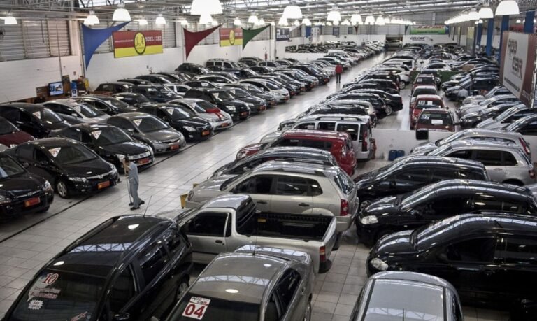 Vendas de carros usados caem em setembro sem disponibilidade de modelos