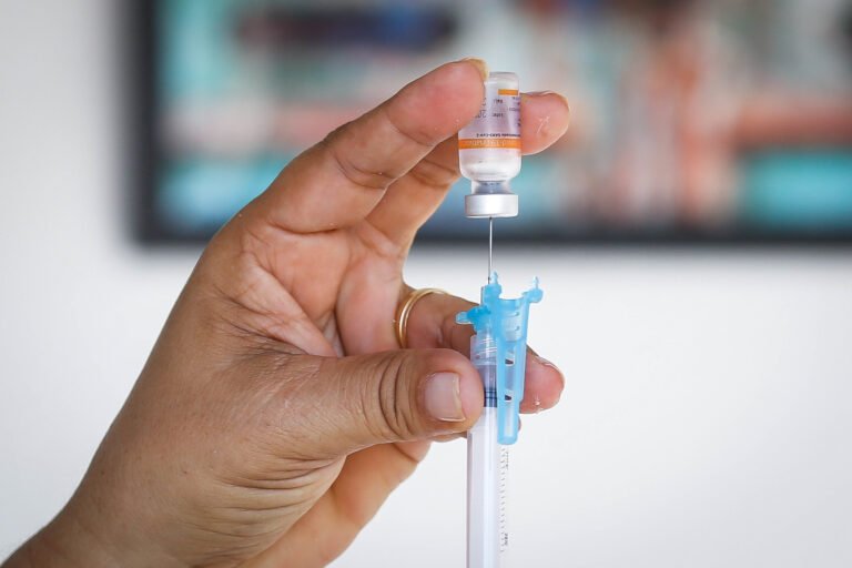 Em novembro Mairiporã aplicou 12.112 doses das vacinas contra a Covid