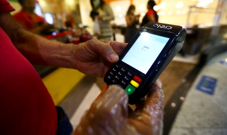 Brasil encerrou 2021 com recorde de endividados