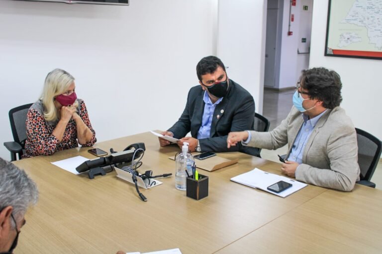 No Centro Paula Souza, Aladim oficializa pedido para instalar Fatec em Mairiporã