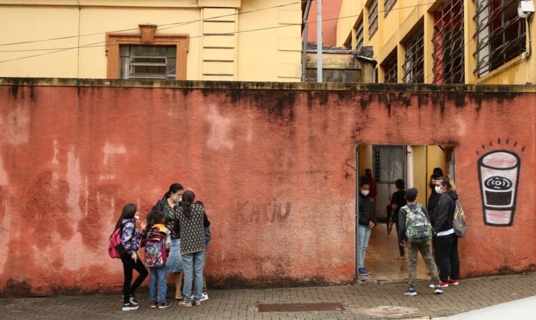 Aprovado projeto que cria programa de combate à evasão escolar