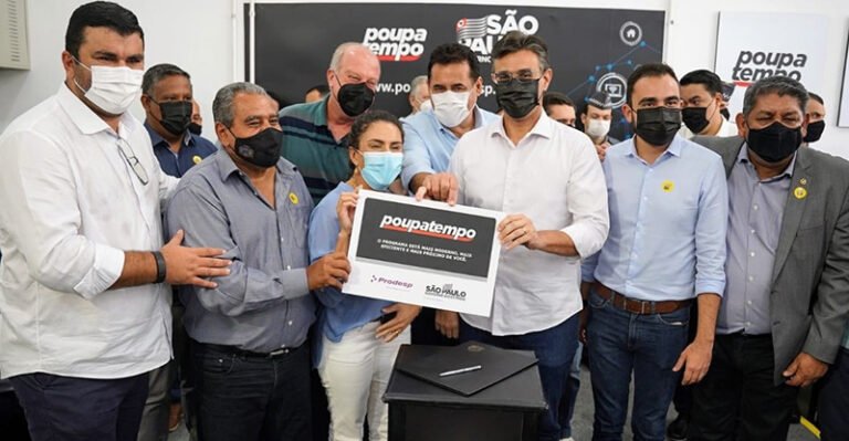 Prefeito e vice-governador oficializaram a agência do Poupatempo