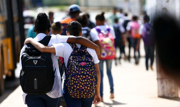 Censo Escolar: mais de 650 mil crianças saíram da escola em três anos