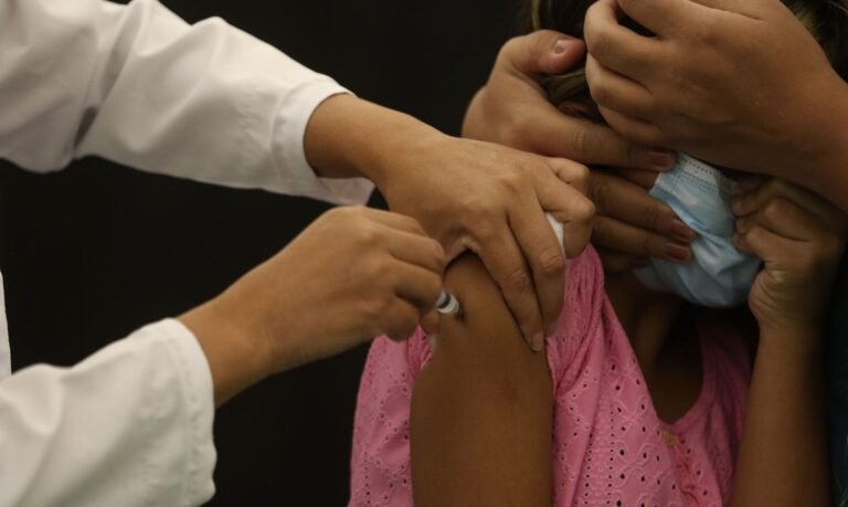 Mairiporã imunizou 94% de crianças contra a covid-19