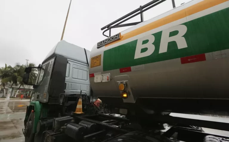 Alta dos combustíveis leva litro da gasolina a R$ 7,19 nos postos locais