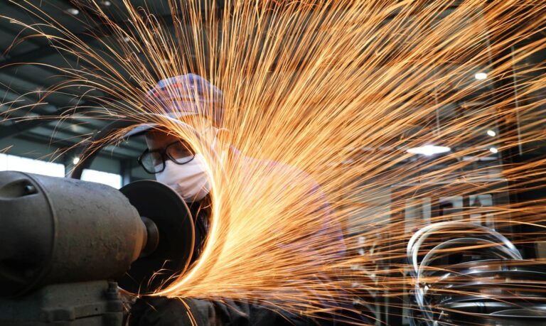 Produção industrial recua em dez dos 15 locais pesquisados pelo IBGE