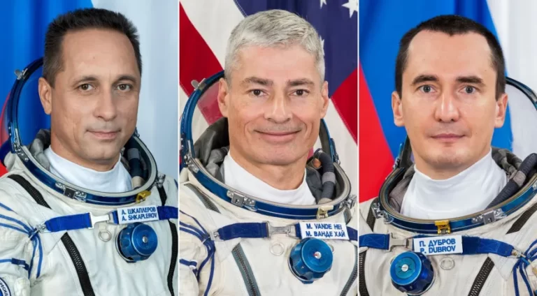 Astronautas norte-americanos e russos voltam da Estação Espacial