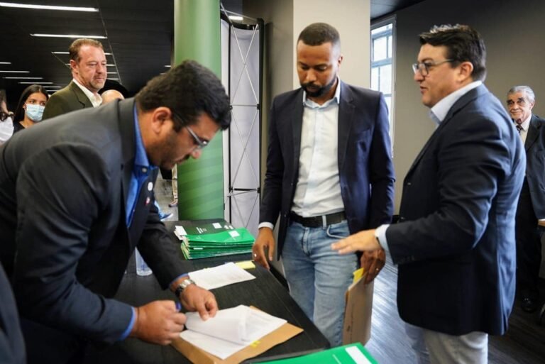 Convênio repassa ao município 4 máquinas para manutenção de estradas