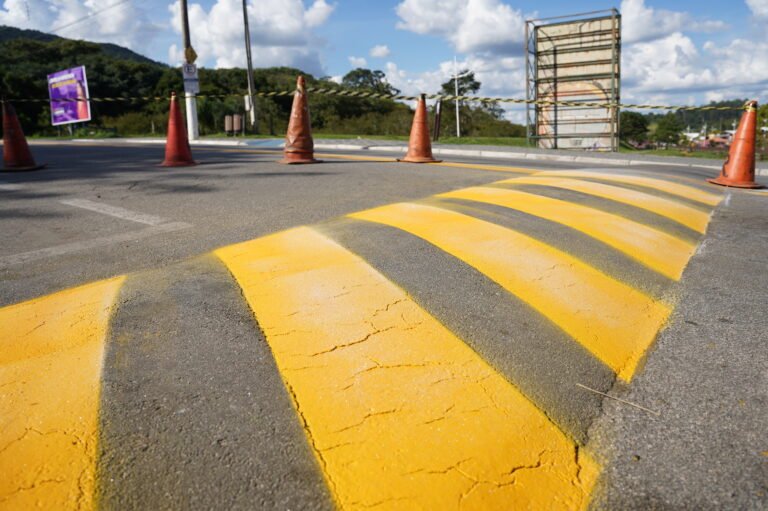 Prefeitura dá início aos serviços de sinalização viária