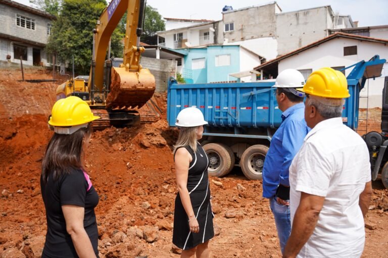 Prefeito vistoria obras por toda a cidade
