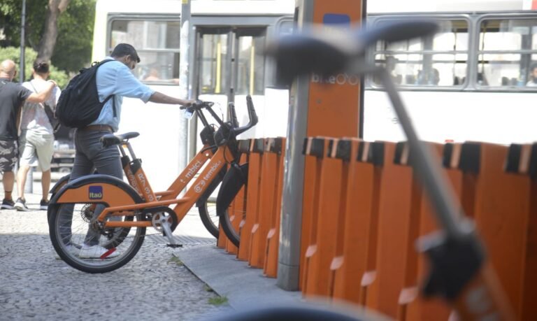 Uso de bicicletas compartilhadas cresce no RJ e SP neste ano