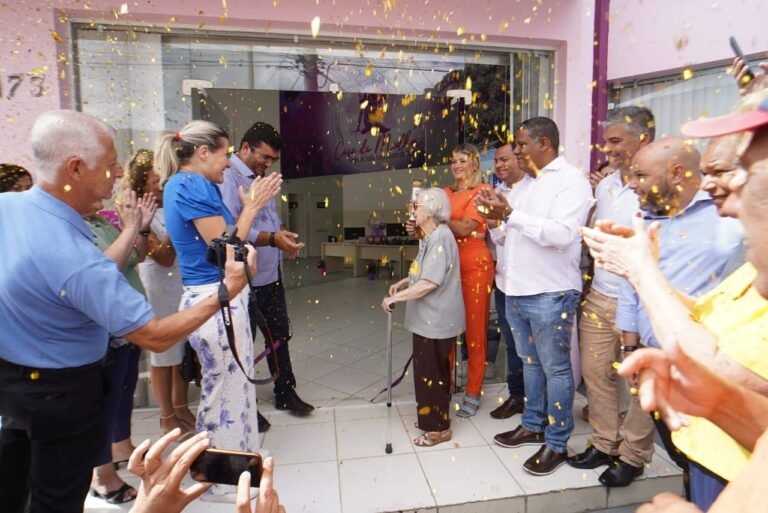 Prefeito inaugura nova Casa da Mulher
