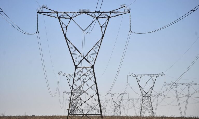 Deputados aprovam PL que prevê reembolso na tarifa de energia