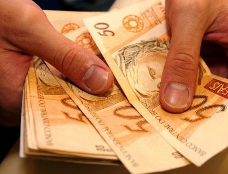 Prefeitura paga no dia 30 a 1ª parcela do 13º salário para servidores públicos