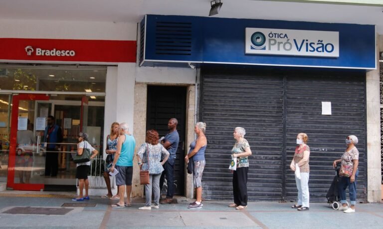 Taxa média do empréstimo pessoal tem alta de 0,74%, aponta Procon-SP