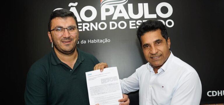 Prefeito e CDHU assinam convênio para construção de 100 unidades habitacionais