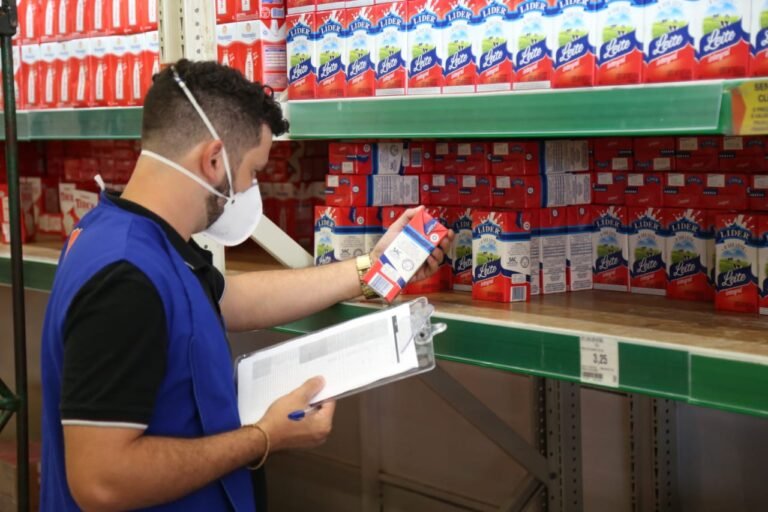 Leite longa vida tem novo aumento e litro custa mais de R$ 7