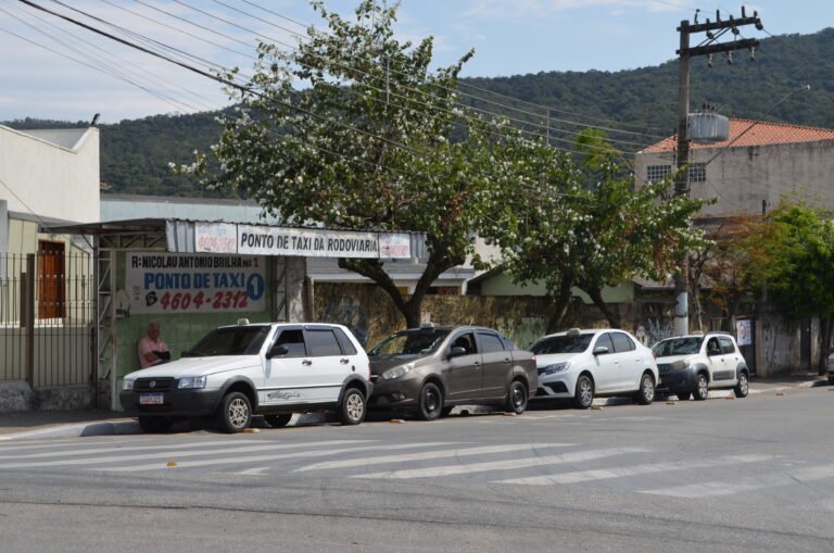 157 taxistas recebem o auxílio do governo federal de R$ 1 mil no município