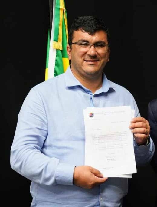 Prefeito anuncia regularização de imóveis a 702 proprietários no Colinas I e II