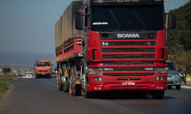 Deputados aprovam medida que facilita reajustes de fretes rodoviários