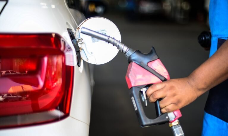 Etanol custa menos de R$ 4 o litro e gasolina recua mais 5,6% em Mairiporã