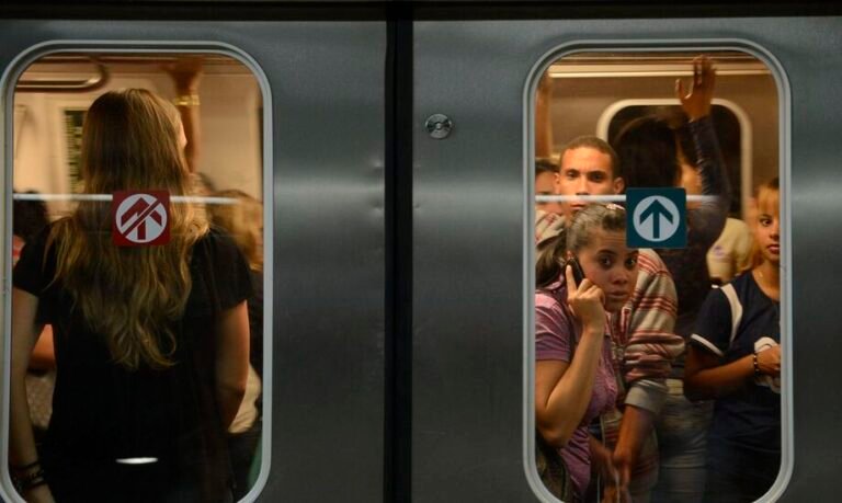 Metrô de SP inaugura sistema de segurança com reconhecimento facial