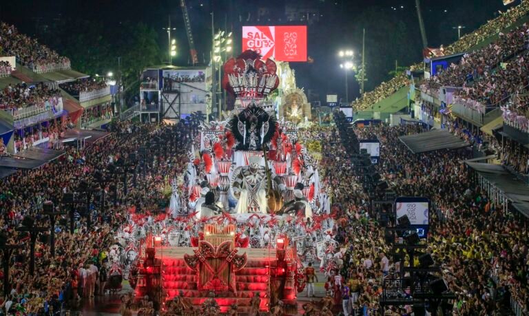 RJ: ingressos para desfile das escolas de samba começam a ser vendidos