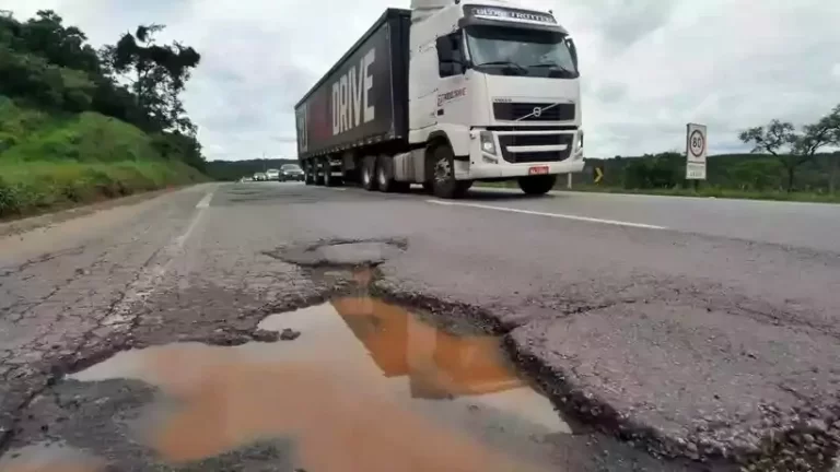 Reportagem de jornal diz que Arteris foi notificada por buracos na Fernão Dias