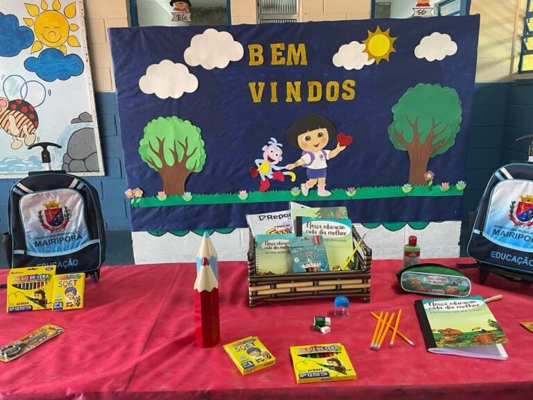 Prefeitura entregou kits de material escolar para alunos da rede municipal