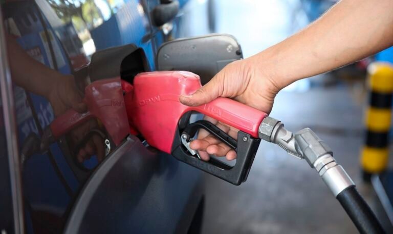Gasolina e etanol sobem de preço no final do mês sem o PIS/Cofins zerado