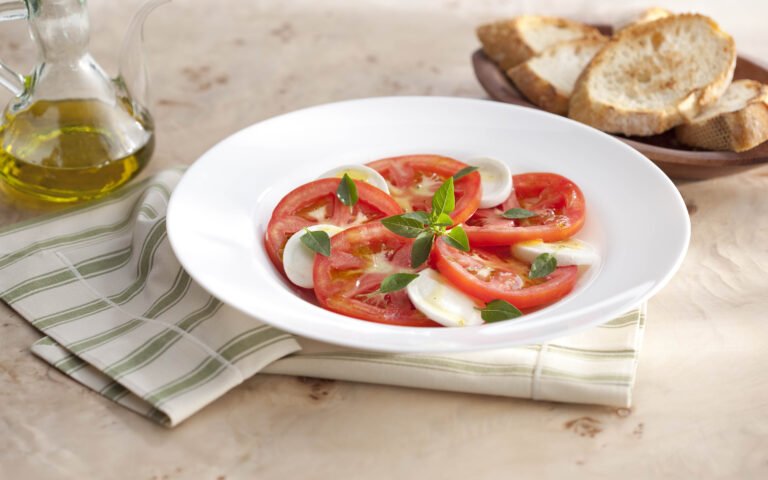 Saladas dão um toque especial no seu almoço