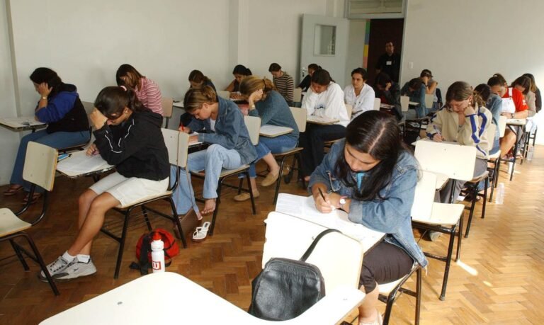 Educação midiática é caminho contra desinformação, dizem especialistas