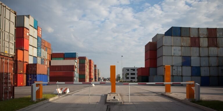 Prefeito visita cidade catarinense e conhece a estrutura e funcionamento de porto seco