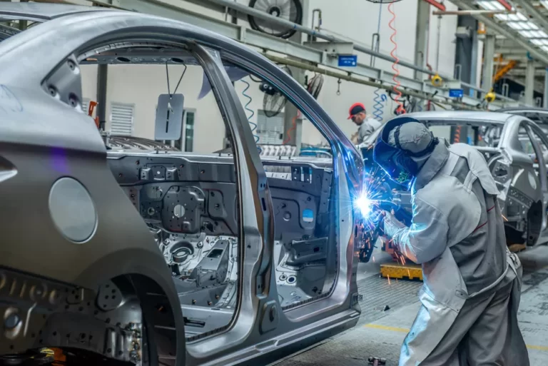 Produção de veículos no Brasil tem queda de 19,4% entre abril e março