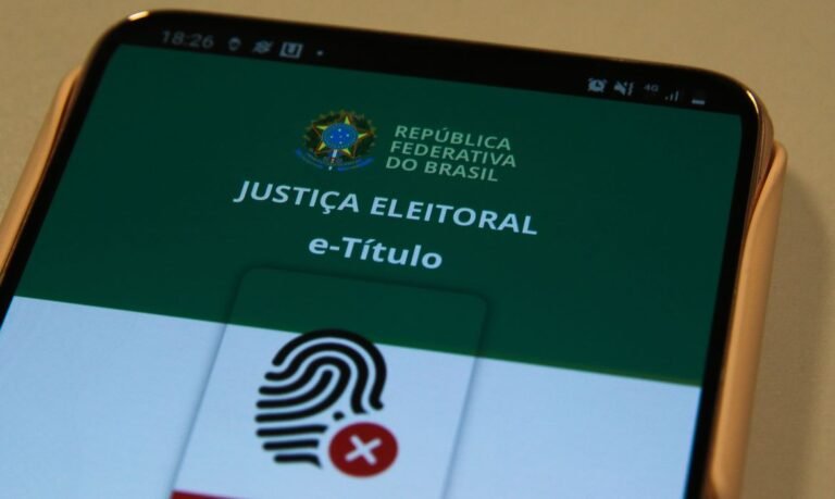 Jovens que completaram 15 anos já podem tirar título de eleitor